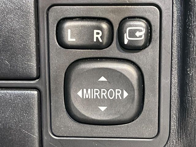 �y�d���i�[�~���[�z�T�C�h�~���[�͓d���i�[���ƂȂ��Ă���A�������ԏ�ł��L�Y�������X�N��}�����܂��B