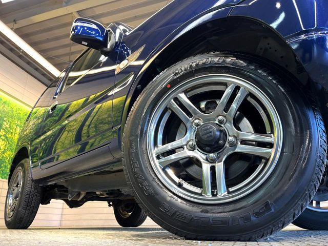 �y����16�C���`�A���~�z�C�[���z�O�ςɃ}�b�`���������A���~�z�C�[���𑕒����Ă���܂��B�e��ЊO�A���~�z�C�[����A�X�^�b�h���X�^�C�����戵�����Ă���܂��B���񂲑��k����������