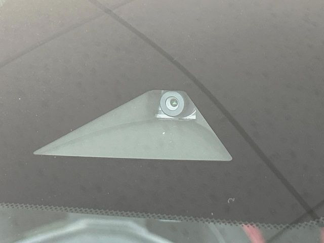 �y�C���e���W�F���g�G�}�[�W�F���V�[�u���[�L�z�t�����g�J�����őO���̎ԗ�����s�҂����m�B�Փ˂������Ȏ��͏Փ˔�Q�y���u���[�L���쓮�A�Փˉ�����T�|�[�g�B�����S�Ƀh���C�u�����y���݂��������܂��B