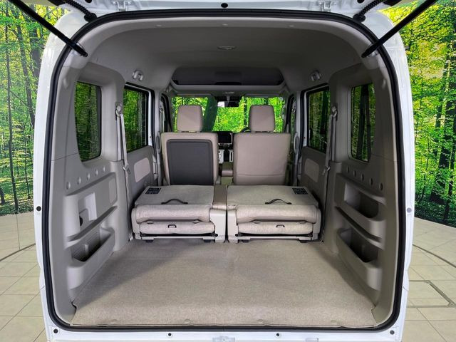 ���i�̂���������ʋ΁A���}���ɏ\���ȉ׎��X�y�[�X���m�ۂ��Ă���܂��B�Z�J���h�V�[�g��|���ƁA�傫�ȉו��̐ύڂ��\�ł���