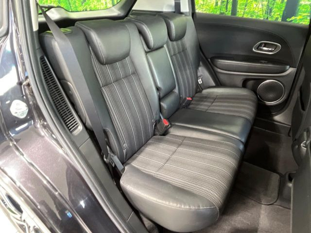 後部座席も気になるようなキズ・汚れやへたり等、大きなダメージはなく、良好な状態です。