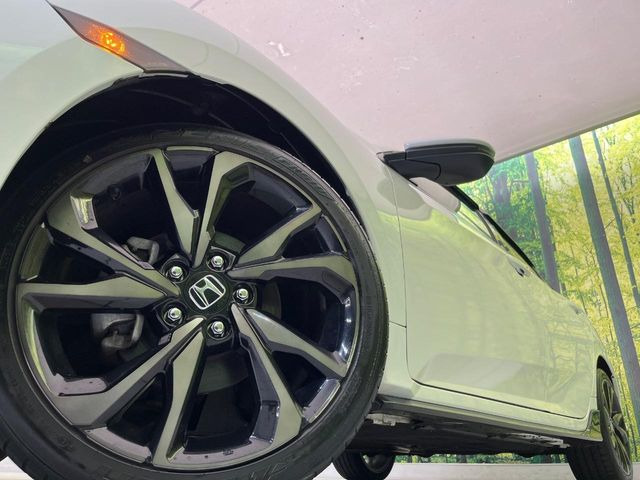 �y����18�C���`�A���~�z�C�[���z�O�ςɃ}�b�`���������A���~�z�C�[���𑕒����Ă���܂��B�e��ЊO�A���~�z�C�[����A�X�^�b�h���X�^�C�����戵�����Ă���܂��B���񂲑��k����������