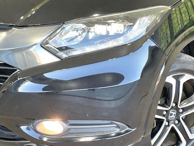 【HIDヘッドライト】非常に明るく前方を照らしてくれるので、悪天候や夜間の走行時も視界良好で安心してお乗りいただけます。