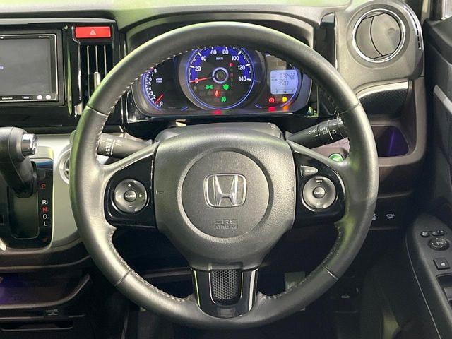 �y�����v�����X�e�A�����O�z�㎿�Ȋv���g�p���邱�ƂŁA��ɂ����������݂ƂĂ��^�]���₷���n���h���ł���