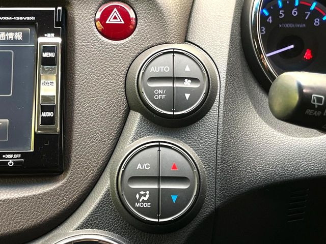 �y�I�[�g�G�A�R���z��x���D�݂̉��x�ɐݒ肷��΁A�ԓ��̉��x�����m�����ʂ≷�x�������Œ����B����&hellip;����&hellip;�Ɖ��x���X�C�b�`���������K�v�͂���܂���B���K�Ȏԓ���Ԃɂ͕K�{�̋@�\�ł��ˁ�