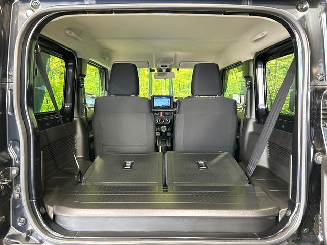 ���i�̂���������ʋ΁A���}���ɏ\���ȉ׎��X�y�[�X���m�ۂ��Ă���܂��B�Z�J���h�V�[�g��|���ƁA�傫�ȉו��̐ύڂ��\�ł���