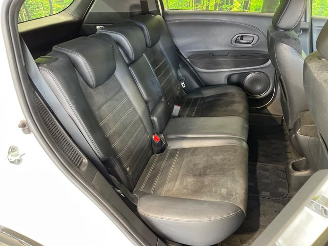 後部座席も気になるようなキズ・汚れやへたり等、大きなダメージはなく、良好な状態です。