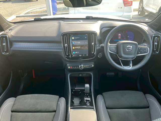 XC40ウルトラ B4 AWD ダークエディション 4WD