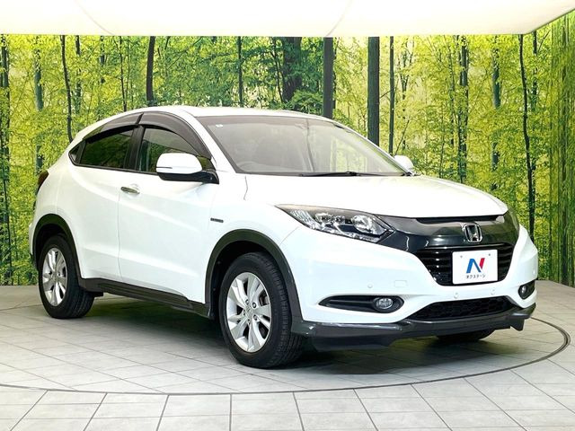 高透明度のガラス皮膜で撥水はもちろん、上質なツヤ・光沢を実現。紫外線や酸性雨から大切な愛車を保護し、色あせ・劣化を防止。「弾スプラッシュコート」、「弾プリミッサコート」からお選びいただけます。