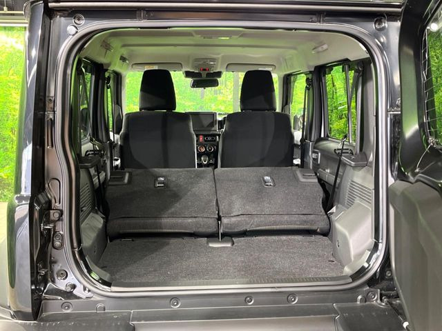 ���i�̂���������ʋ΁A���}���ɏ\���ȉ׎��X�y�[�X���m�ۂ��Ă���܂��B�Z�J���h�V�[�g��|���ƁA�傫�ȉו��̐ύڂ��\�ł���