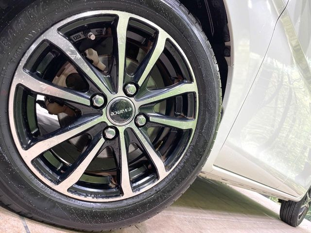 【14インチアルミホイール】外観にマッチしたアルミホイールを装着しております。各種アルミホイールや、スタッドレスタイヤも取扱いしております。是非ご相談ください♪