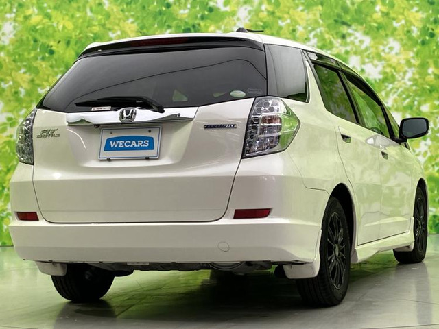 フィットシャトルハイブリッド1.3 ナビプレミアムセレクション