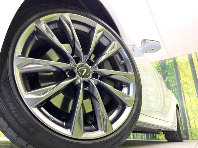 【純正19インチアルミホイール】外観にマッチした純正アルミホイールを装着しております。各種社外アルミホイールや、スタッドレスタイヤも取扱いしております。是非ご相談ください♪