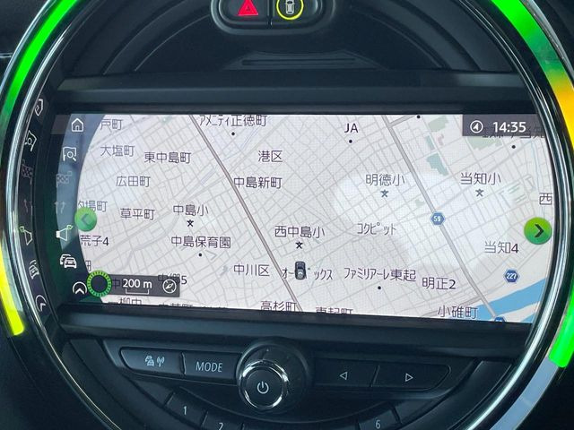 �������i�r:��̊��̂���i�r�́A����������ԓ������o���Ă���܂��B�I�[�f�B�I�@�\���[�����Ă���܂��̂ŁA�^�]�����y���߂܂���