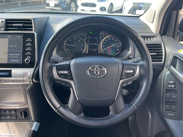 �y�����v�����X�e�A�����O�z�㎿�Ȋv���g�p���邱�ƂŁA��ɂ����������݂ƂĂ��^�]���₷���n���h���ł���