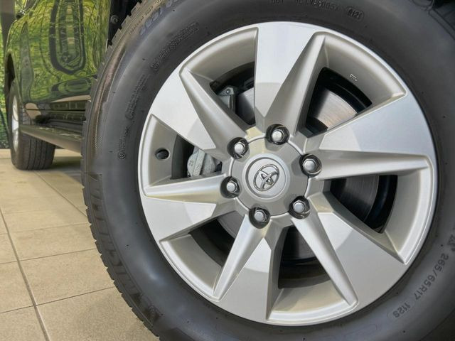 �y����17�C���`�A���~�z�C�[���z�O�ςɃ}�b�`���������A���~�z�C�[���𑕒����Ă���܂��B�e��ЊO�A���~�z�C�[����A�X�^�b�h���X�^�C�����戵�����Ă���܂��B���񂲑��k����������