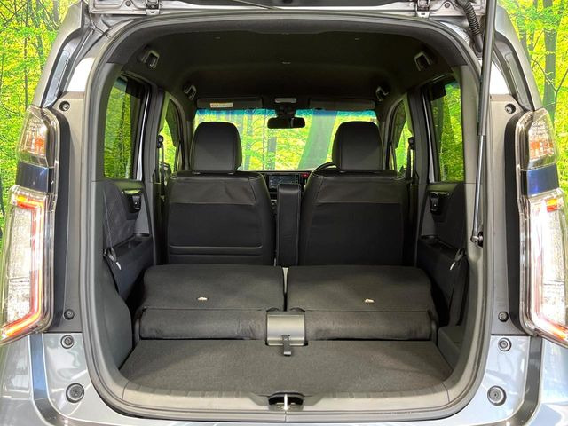 ���i�̂���������ʋ΁A���}���ɏ\���ȉ׎��X�y�[�X���m�ۂ��Ă���܂��B�Z�J���h�V�[�g��|���ƁA�傫�ȉו��̐ύڂ��\�ł���