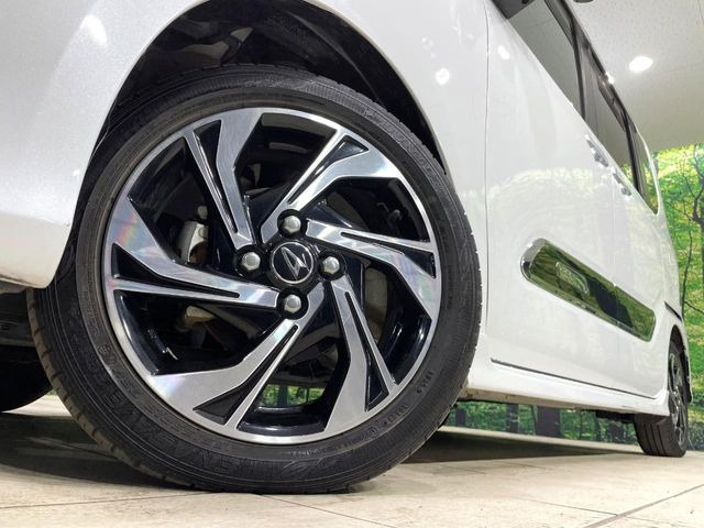 �y����15�C���`�A���~�z�C�[���z�O�ςɃ}�b�`���������A���~�z�C�[���𑕒����Ă���܂��B�e��ЊO�A���~�z�C�[����A�X�^�b�h���X�^�C�����戵�����Ă���܂��B���񂲑��k����������