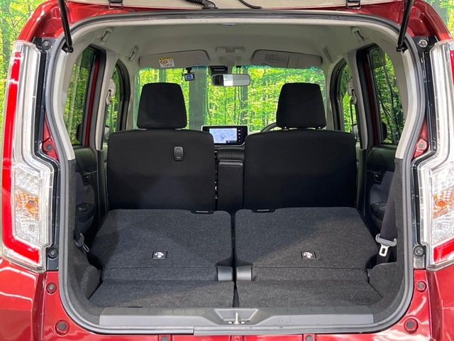 ���i�̂���������ʋ΁A���}���ɏ\���ȉ׎��X�y�[�X���m�ۂ��Ă���܂��B�Z�J���h�V�[�g��|���ƁA�傫�ȉו��̐ύڂ��\�ł���