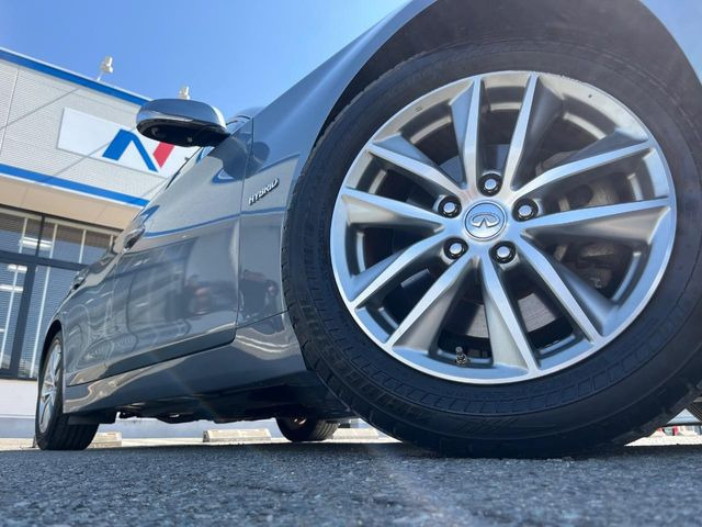 �y����17�C���`�A���~�z�C�[���z�O�ςɃ}�b�`���������A���~�z�C�[���𑕒����Ă���܂��B�e��ЊO�A���~�z�C�[����A�X�^�b�h���X�^�C�����戵�����Ă���܂��B���񂲑��k����������