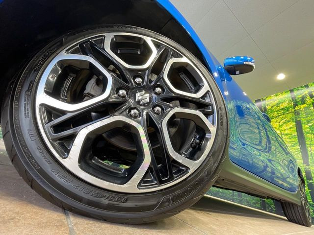 �y����17�C���`�A���~�z�C�[���z�O�ςɃ}�b�`���������A���~�z�C�[���𑕒����Ă���܂��B�e��ЊO�A���~�z�C�[����A�X�^�b�h���X�^�C�����戵�����Ă���܂��B���񂲑��k����������