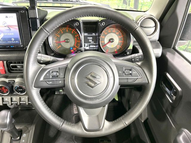 �y�����v�����X�e�A�����O�z�㎿�Ȋv���g�p���邱�ƂŁA��ɂ����������݂ƂĂ��^�]���₷���n���h���ł���