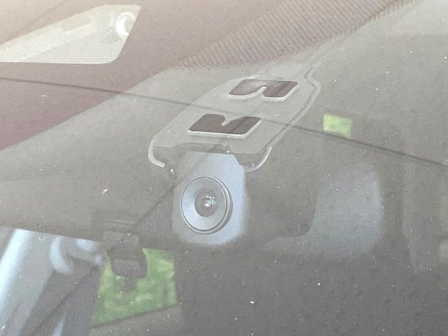 【ドライブレコーダー】安心・安全なカーライフに必須のドライブレコーダーを装備!走行中はもちろん、あおり運転や事故に遭遇した際の状況も映像で記録し、万一のリスクに備えます。