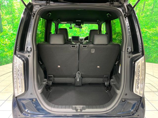 ���i�̂���������ʋ΁A���}���ɏ\���ȉ׎��X�y�[�X���m�ۂ��Ă���܂��B�Z�J���h�V�[�g��|���ƁA�傫�ȉו��̐ύڂ��\�ł���