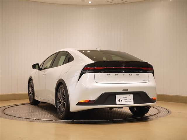 プリウス2.0 G E-Four 4WD