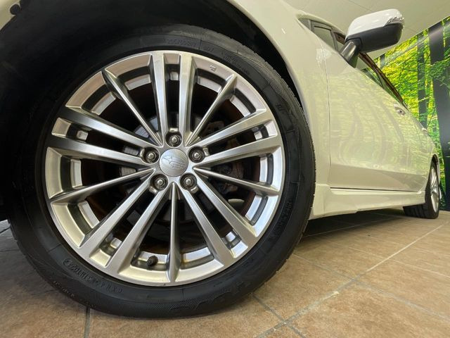 �y����17�C���`�A���~�z�C�[���z�O�ςɃ}�b�`���������A���~�z�C�[���𑕒����Ă���܂��B�e��ЊO�A���~�z�C�[����A�X�^�b�h���X�^�C�����戵�����Ă���܂��B���񂲑��k����������