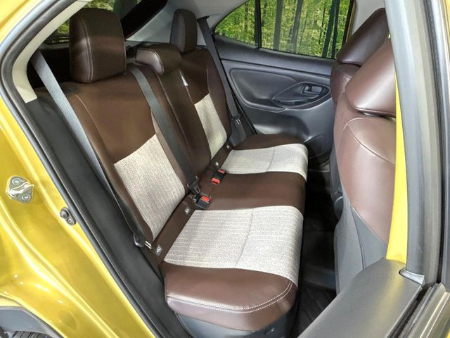 後部座席も気になるようなキズ・汚れやへたり等、大きなダメージはなく、良好な状態です。