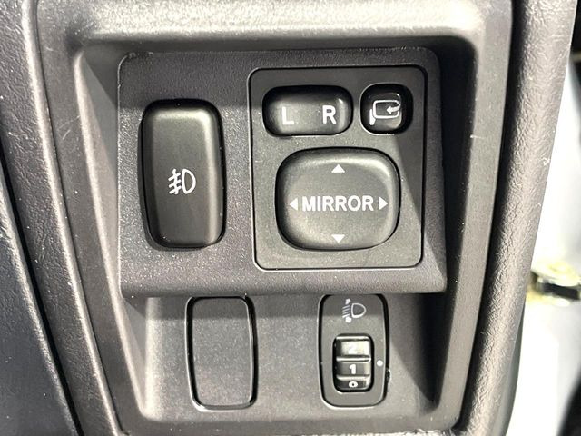 �y�d���i�[�~���[�z�T�C�h�~���[�͓d���i�[���ƂȂ��Ă���A�������ԏ�ł��L�Y�������X�N��}�����܂��B