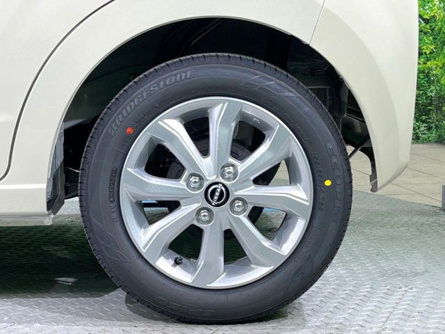 �y����14�C���`�A���~�z�C�[���z�O�ςɃ}�b�`���������A���~�z�C�[���𑕒����Ă���܂��B�e��ЊO�A���~�z�C�[����A�X�^�b�h���X�^�C�����戵�����Ă���܂��B���񂲑��k����������