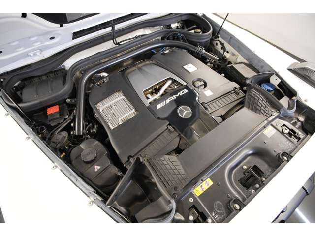 4.0L V�^8�C��DOHC�c�C���^�[�{�A585ps/86.7kgm�A�S��&times;�S��&times;�S��mm 4665&times;1985&times;1975mm�A�ԗ��d�� 2530kg