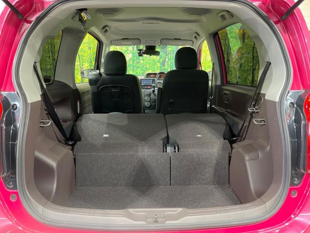 ���i�̂���������ʋ΁A���}���ɏ\���ȉ׎��X�y�[�X���m�ۂ��Ă���܂��B�Z�J���h�V�[�g��|���ƁA�傫�ȉו��̐ύڂ��\�ł���