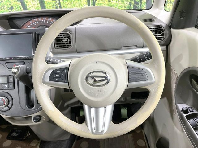 ステアリングも使用感が少なく、きれいな状態となっております♪