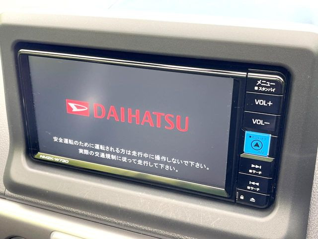 �y�����i�r�z�l�C�̏����i�r�𑕔����Ă���܂��B�i�r�̎g���₷���͂������A�I�[�f�B�I�@�\���[��!�L�����v�◷�s�͂������A�ʋ΂┃�����ȂǕ��i�̃h���C�u���y�����Ȃ�͂���