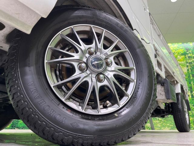 �y12�C���`�A���~�z�C�[���z�O�ςɃ}�b�`�����A���~�z�C�[���𑕒����Ă���܂��B�e��A���~�z�C�[����A�X�^�b�h���X�^�C�����戵�����Ă���܂��B���񂲑��k����������