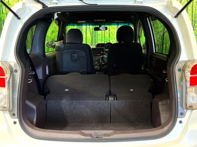 ���i�̂���������ʋ΁A���}���ɏ\���ȉ׎��X�y�[�X���m�ۂ��Ă���܂��B�Z�J���h�V�[�g��|���ƁA�傫�ȉו��̐ύڂ��\�ł���