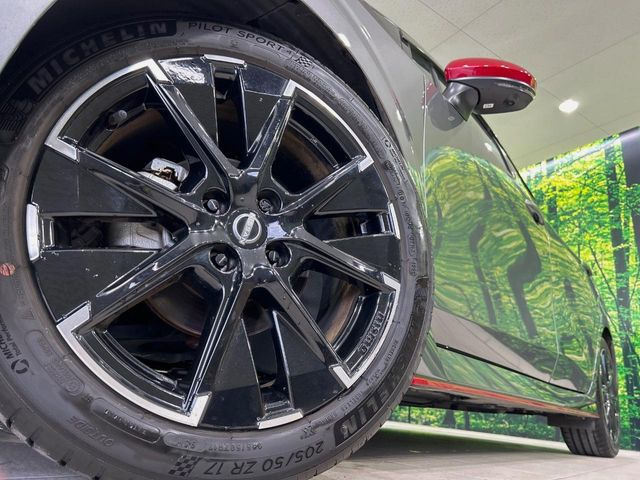 �y����17�C���`�A���~�z�C�[���z�O�ςɃ}�b�`���������A���~�z�C�[���𑕒����Ă���܂��B�e��ЊO�A���~�z�C�[����A�X�^�b�h���X�^�C�����戵�����Ă���܂��B���񂲑��k����������