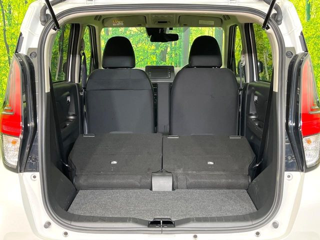 ���i�̂���������ʋ΁A���}���ɏ\���ȉ׎��X�y�[�X���m�ۂ��Ă���܂��B�Z�J���h�V�[�g��|���ƁA�傫�ȉו��̐ύڂ��\�ł���