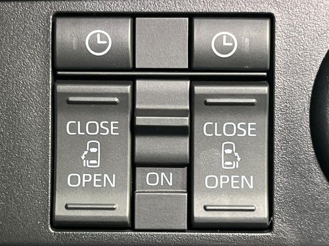 【両側パワースライドドア】スマートキーや運転席のスイッチで後席両側スライドドアの開閉が可能♪電動だから力を入れてドアを開ける必要が無く、小さなお子様でも簡単に開け閉めでき快適です♪