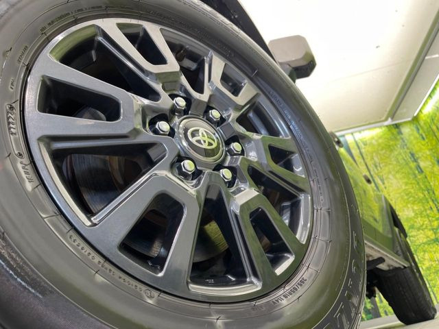 �y����18�C���`�A���~�z�C�[���z�O�ςɃ}�b�`���������A���~�z�C�[���𑕒����Ă���܂��B�e��ЊO�A���~�z�C�[����A�X�^�b�h���X�^�C�����戵�����Ă���܂��B���񂲑��k����������