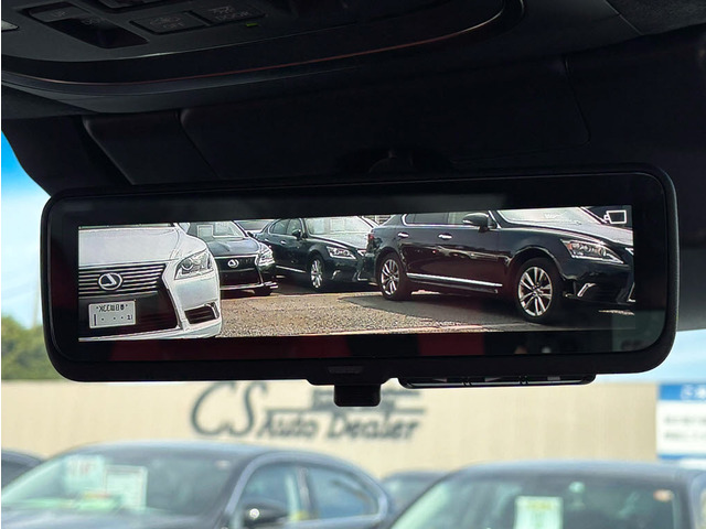 デジタルインナーミラー装備 後方カメラの鮮明な映像をルームミラーに投影します。