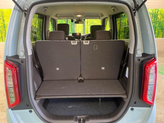 ���i�̂���������ʋ΁A���}���ɏ\���ȉ׎��X�y�[�X���m�ۂ��Ă���܂��B�Z�J���h�V�[�g��|���ƁA�傫�ȉו��̐ύڂ��\�ł���