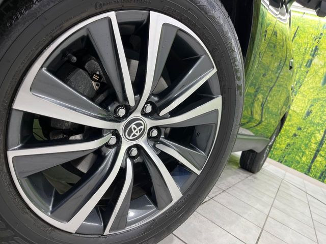 【純正18インチアルミホイール】外観にマッチした純正アルミホイールを装着しております。各種社外アルミホイールや、スタッドレスタイヤも取扱いしております。是非ご相談ください♪