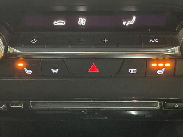 【シートヒーター】寒い日に重宝するシートヒーター!エアコンより早く温まってくれるので寒がりの人も安心ですね♪エアコンの温風は乾燥するから苦手、という方にもをおすすめです。