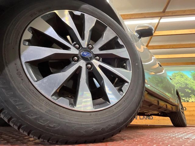 �y����18�C���`�A���~�z�C�[���z�O�ςɃ}�b�`���������A���~�z�C�[���𑕒����Ă���܂��B�e��ЊO�A���~�z�C�[����A�X�^�b�h���X�^�C�����戵�����Ă���܂��B���񂲑��k����������