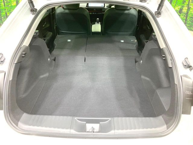 ���i�̂���������ʋ΁A���}���ɏ\���ȉ׎��X�y�[�X���m�ۂ��Ă���܂��B�Z�J���h�V�[�g��|���ƁA�傫�ȉו��̐ύڂ��\�ł���