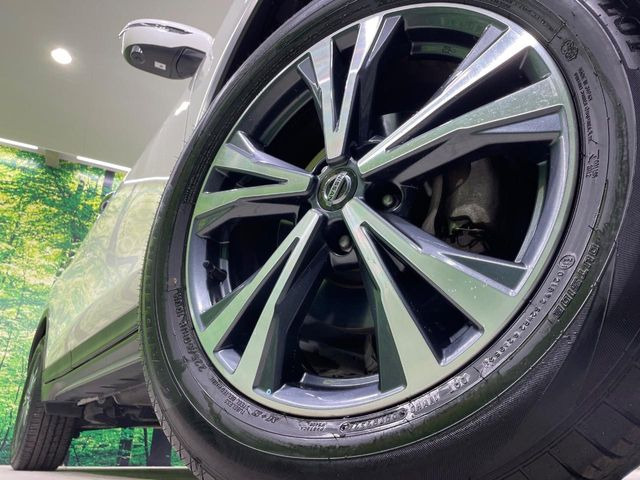 �y����18�C���`�A���~�z�C�[���z�O�ςɃ}�b�`���������A���~�z�C�[���𑕒����Ă���܂��B�e��ЊO�A���~�z�C�[����A�X�^�b�h���X�^�C�����戵�����Ă���܂��B���񂲑��k����������